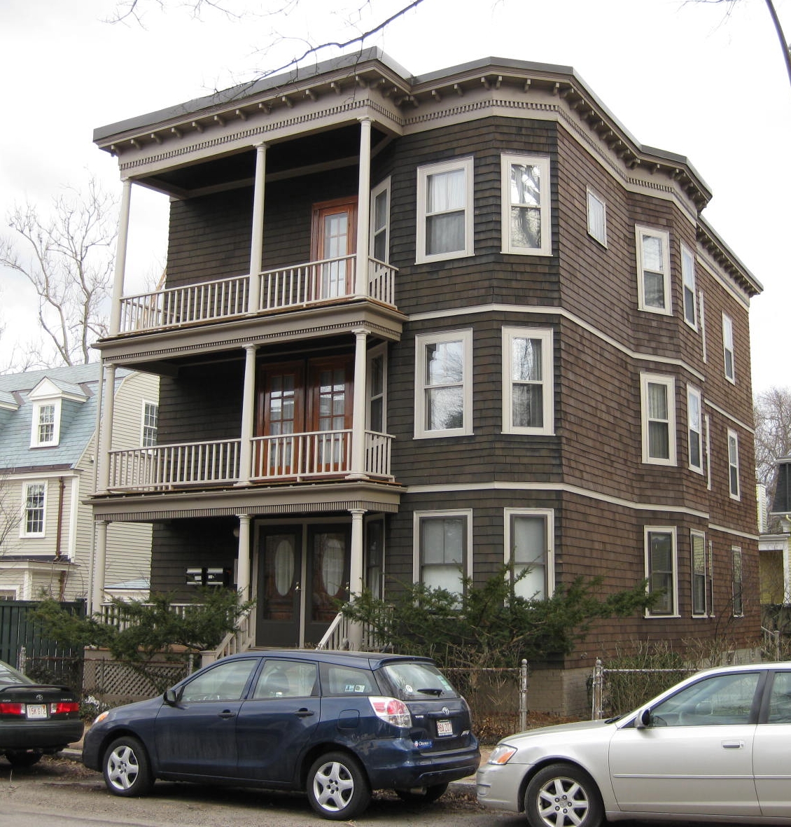 triple-decker-house-style-three-family-houses-in-cambridge-centers-and-squares